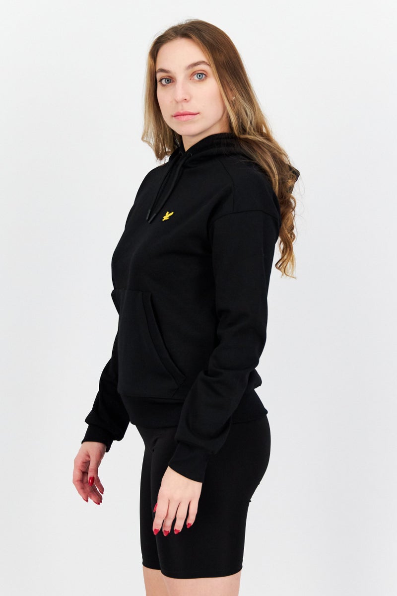 Lyle & Scott سويت شيرت بغطاء رأس للنساء بشعار العلامة التجارية، أسود داكن - Image 2